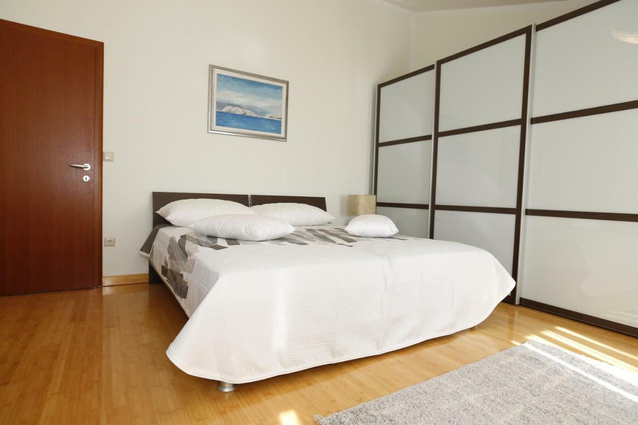 Apartment Bojan With Terrace And Sea View Baska (Krk) Exterior photo