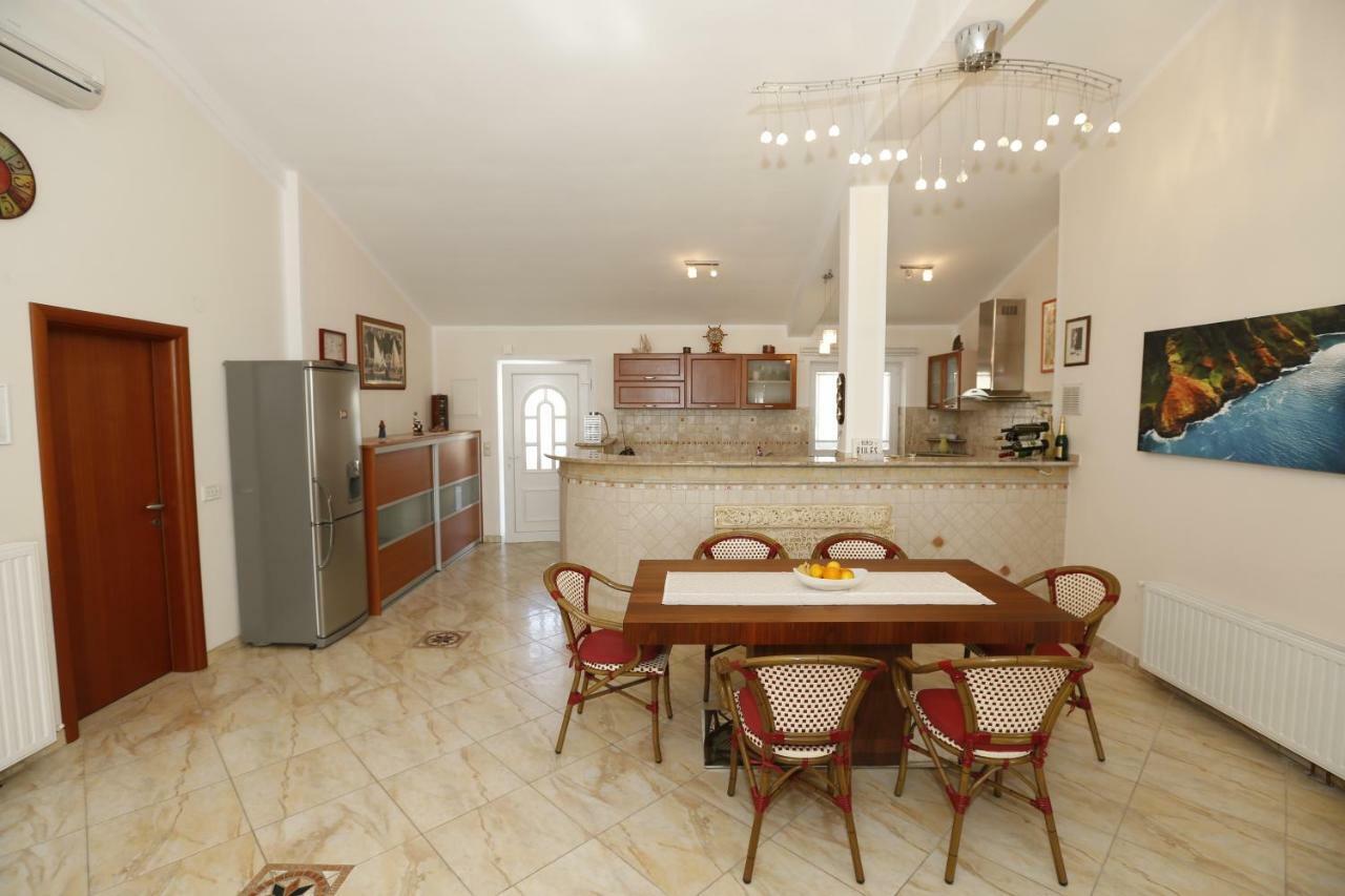 Apartment Bojan With Terrace And Sea View Baska (Krk) Exterior photo