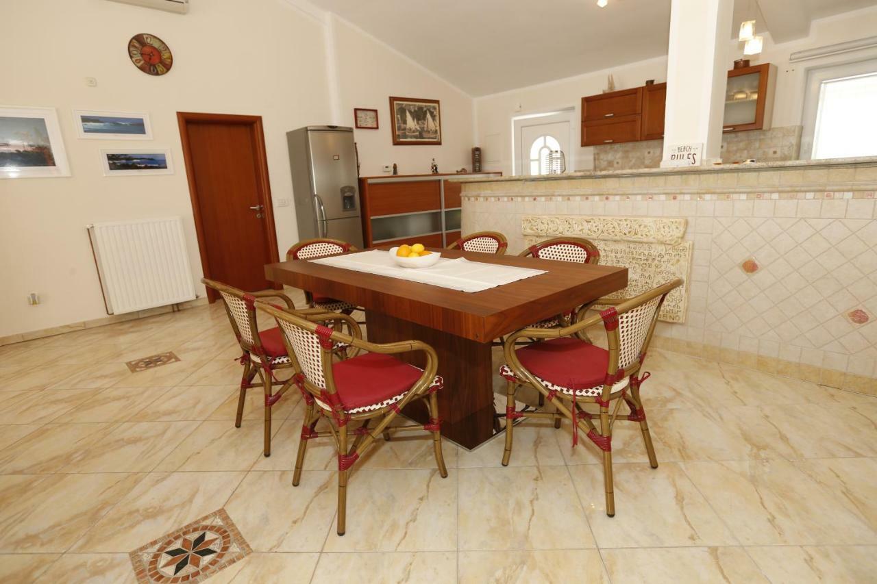 Apartment Bojan With Terrace And Sea View Baska (Krk) Exterior photo