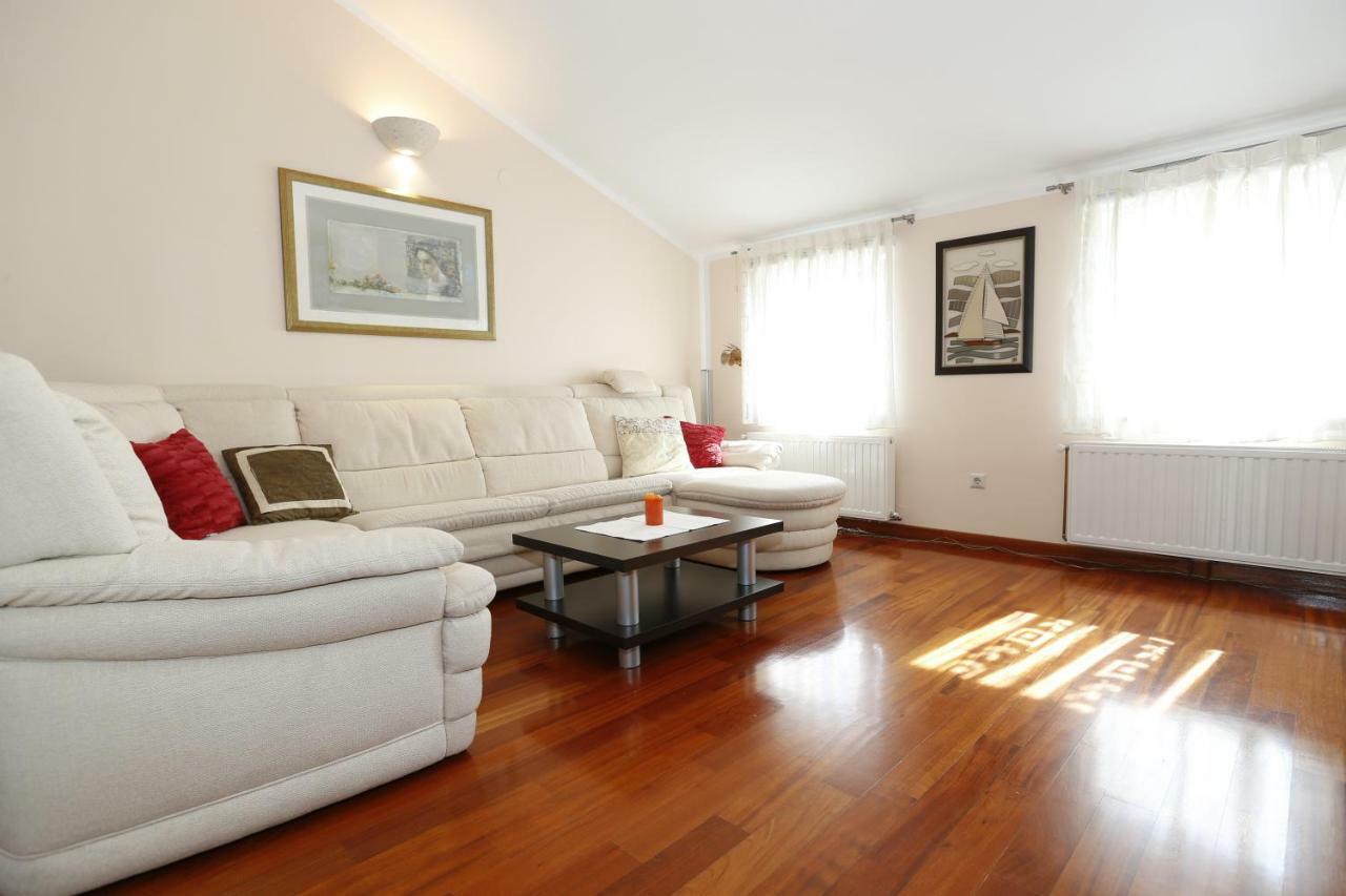 Apartment Bojan With Terrace And Sea View Baska (Krk) Exterior photo