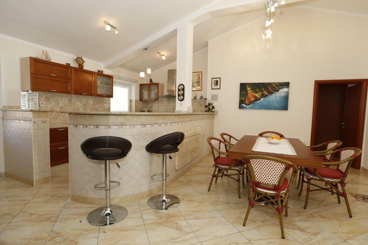 Apartment Bojan With Terrace And Sea View Baska (Krk) Exterior photo