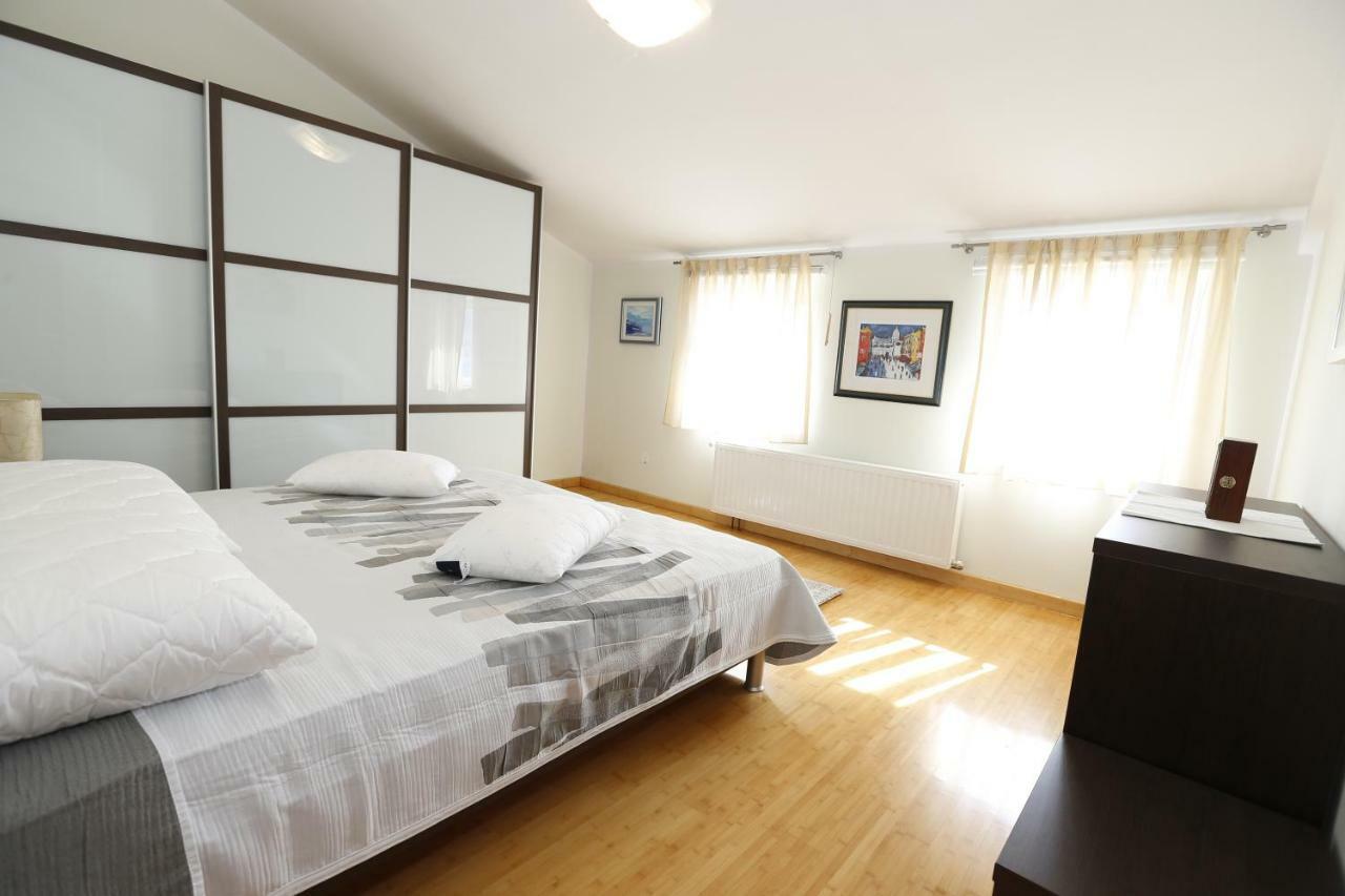 Apartment Bojan With Terrace And Sea View Baska (Krk) Exterior photo
