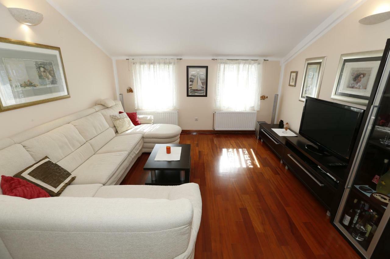 Apartment Bojan With Terrace And Sea View Baska (Krk) Exterior photo