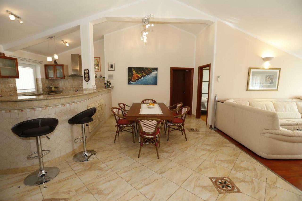 Apartment Bojan With Terrace And Sea View Baska (Krk) Exterior photo
